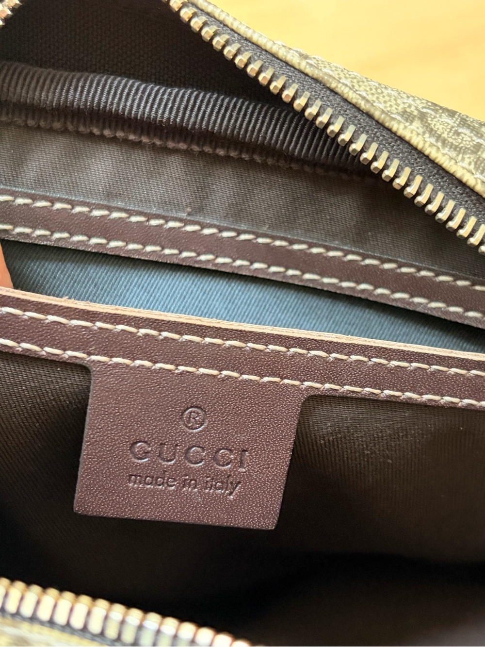 Gucci GG Supreme Messenger Bag - Picture 16 of 17